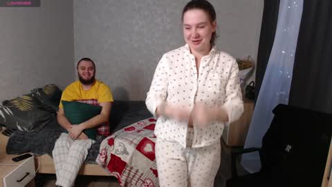 Renae Tom online show from December 2, 11:45 am