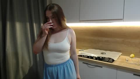 Snapshot of renae_tom chatting on June 2, 7:16 pm Renae Tom online show from June 2, 7:16 pm
