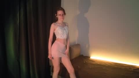 Snapshot of renaeblaski chatting on May 20, 9:32 pm Claire online show from May 20, 9:32 pm