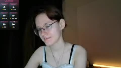 Snapshot of renaeblaski chatting on May 29, 7:01 pm Claire online show from May 29, 7:01 pm