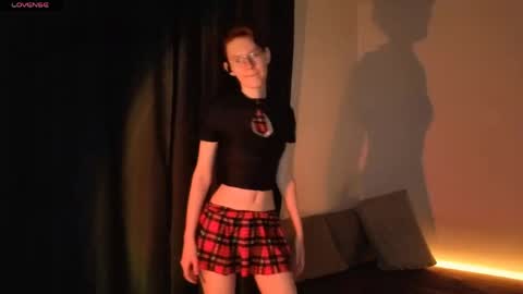 Snapshot of renaeblaski chatting on May 31, 3:52 pm Claire online show from May 31, 3:52 pm