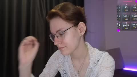 Snapshot of renaeblaski chatting on June 4, 6:47 pm Claire online show from June 4, 6:47 pm