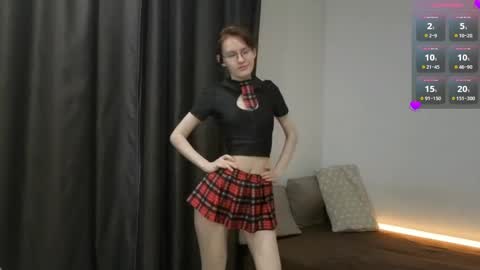 Snapshot of renaeblaski chatting on June 7, 6:44 pm Claire online show from June 7, 6:44 pm