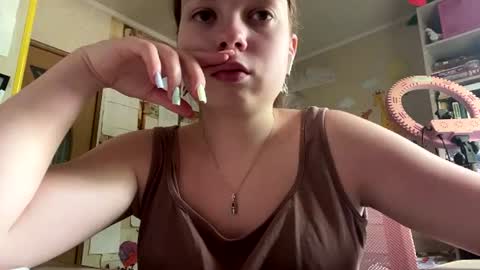 Snapshot of renaeorabuena chatting on June 18, 8:14 am Annabel online show from June 18, 8:14 am