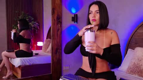Snapshot of renata_black_ chatting on June 6, 10:31 am Renata online show from June 6, 10:31 am