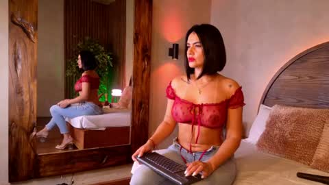 Snapshot of renata_black_ chatting on June 16, 10:07 am Renata online show from June 16, 10:07 am