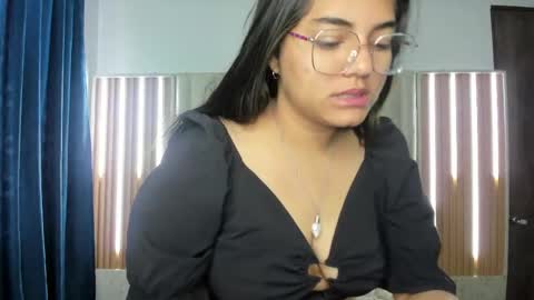 Snapshot of renata_lizcano chatting on May 22, 1:50 pm renata online show from May 22, 1:50 pm
