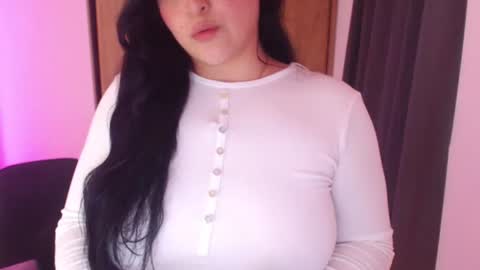 Snapshot of renata_ruiz chatting on June 24, 6:12 am online show from June 24, 6:12 am