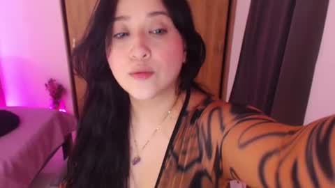Snapshot of renata_ruiz chatting on June 29, 4:19 am online show from June 29, 4:19 am