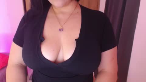 Snapshot of renata_ruiz chatting on July 10, 2:49 am online show from July 10, 2:49 am
