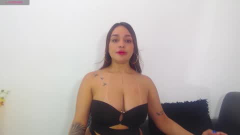 renatabrownn28 online show from May 6, 7:30 pm