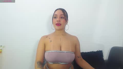 renatabrownn28 online show from May 8, 8:41 am