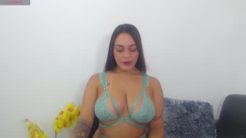 renatabrownn28 online show from May 31, 5:09 pm