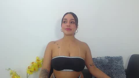 renatabrownn28 online show from June 2, 5:53 am