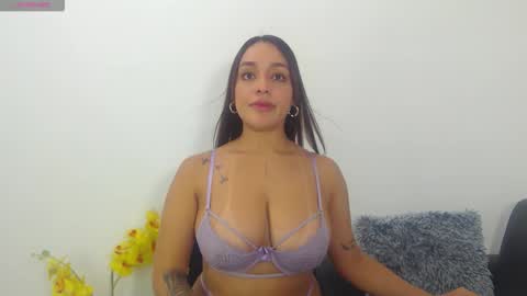 renatabrownn28 online show from June 4, 6:19 am