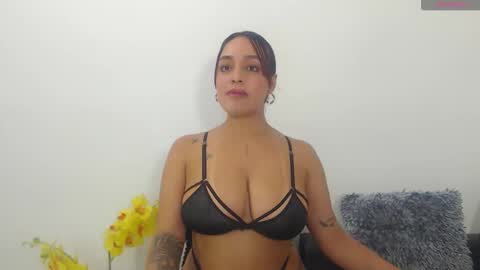 renatabrownn28 online show from June 5, 6:42 am