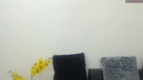 renatabrownn28 online show from June 5, 6:52 am