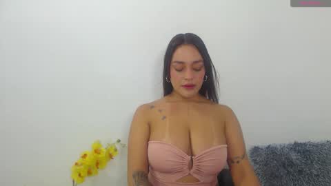 renatabrownn28 online show from June 10, 3:39 am