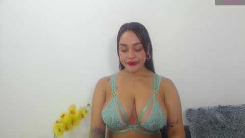 renatabrownn28 online show from June 11, 5:27 am