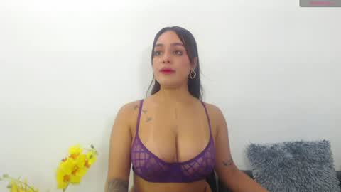 renatabrownn28 online show from June 13, 3:04 am
