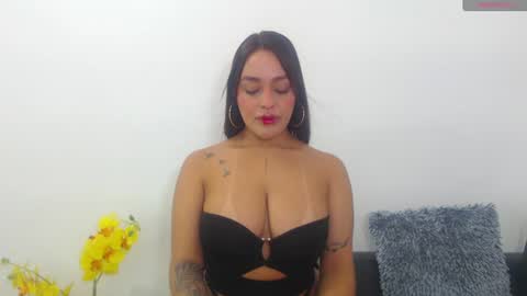 renatabrownn28 online show from June 14, 5:37 pm
