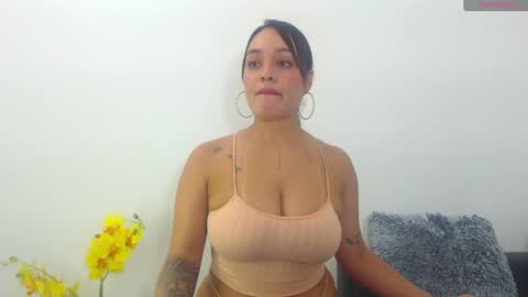renatabrownn28 online show from June 16, 6:27 am