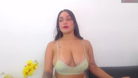 renatabrownn28 online show from June 17, 6:42 pm