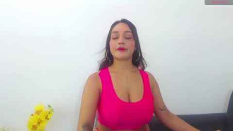 renatabrownn28 online show from June 19, 4:17 am