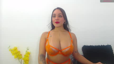 renatabrownn28 online show from June 28, 4:07 am