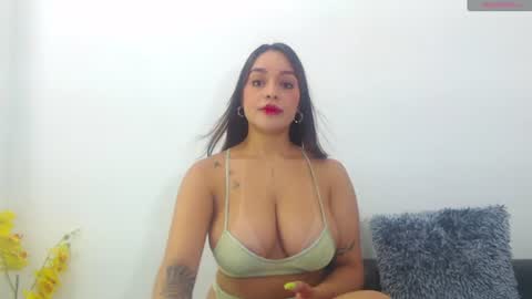renatabrownn28 online show from July 7, 2:58 am