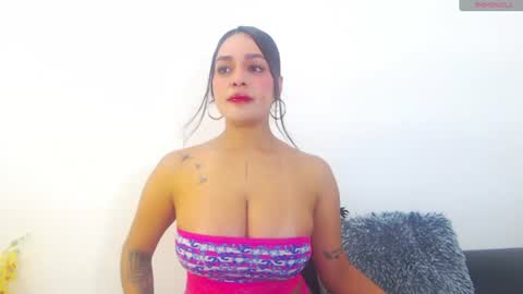 renatabrownn28 online show from August 1, 9:30 am