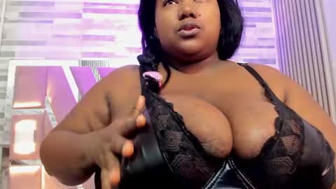Snapshot of renatafoxter chatting on July 4, 11:27 am nataly online show from July 4, 11:27 am
