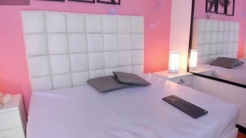 Snapshot of renatajhonson chatting on March 7, 4:57 am Renata online show from March 7, 4:57 am