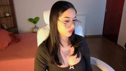 renaxi_smith online show from March 12, 7:53 pm
