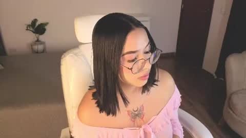 renaxi_smith online show from July 24, 7:45 pm