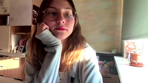 Mia online show from April 29, 2:32 pm