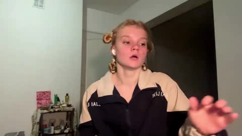 Snapshot of rendabecnel chatting on April 10, 1:11 am Tiffany online show from April 10, 1:11 am