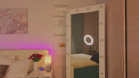Snapshot of reneefoxy_ chatting on June 12, 1:04 am reneefoxy_ online show from June 12, 1:04 am