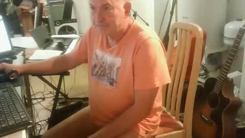 Snapshot of renefr chatting on October 12, 9:47 pm renefr online show from October 12, 9:47 pm