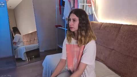 Snapshot of renettaschmeling chatting on June 18, 5:06 pm Christina online show from June 18, 5:06 pm