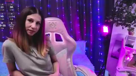 Snapshot of renettaschmeling chatting on June 25, 5:17 pm Christina online show from June 25, 5:17 pm
