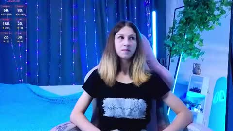 Snapshot of renettaschmeling chatting on June 29, 5:02 pm Christina online show from June 29, 5:02 pm