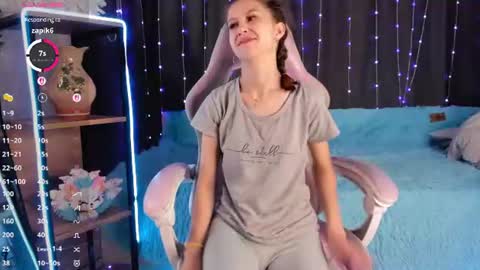 Snapshot of renettaschmeling chatting on August 6, 5:15 pm Christina online show from August 6, 5:15 pm