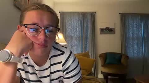 Snapshot of renimoonxo chatting on July 17, 10:33 am renimoonxo online show from July 17, 10:33 am