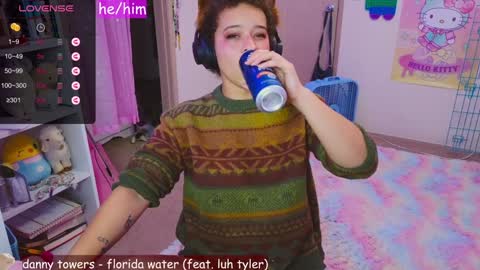 Snapshot of renpuppy chatting on December 24, 4:44 am REN online show from December 24, 4:44 am