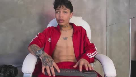 Snapshot of renzo_dogan chatting on December 13, 7:53 pm Ren online show from December 13, 7:53 pm