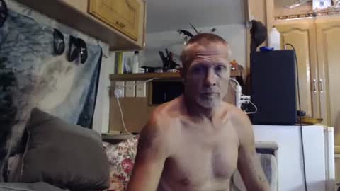 Snapshot of retro834 chatting on September 29, 1:44 am Rhett online show from September 29, 1:44 am