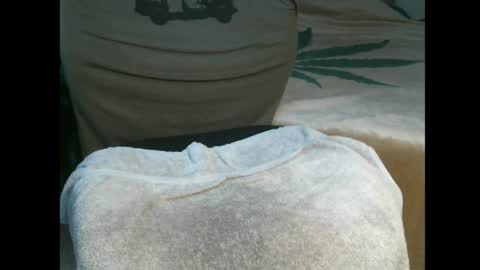 Snapshot of reubendics chatting on November 29, 8:12 pm BigDinAZ online show from November 29, 8:12 pm