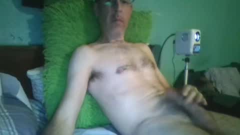 Snapshot of reyes_albert2006 chatting on November 17, 12:22 pm reyes_albert2006 online show from November 17, 12:22 pm