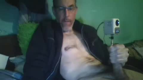 Snapshot of reyes_albert2006 chatting on December 14, 6:12 pm reyes_albert2006 online show from December 14, 6:12 pm